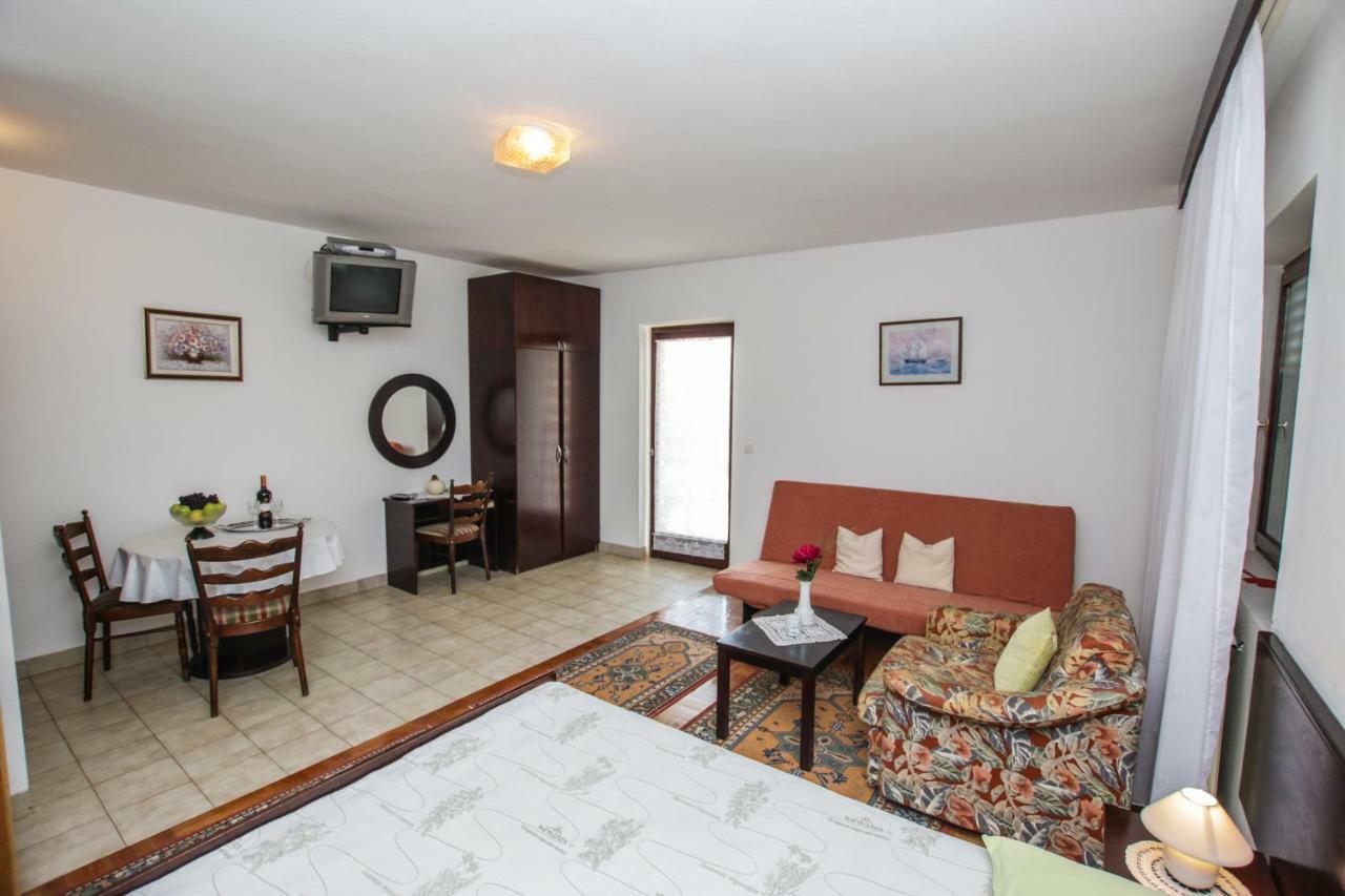 Apartmani Janja Porec Bagian luar foto